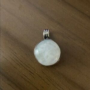 925 Silver  Moonstone Round Pendant